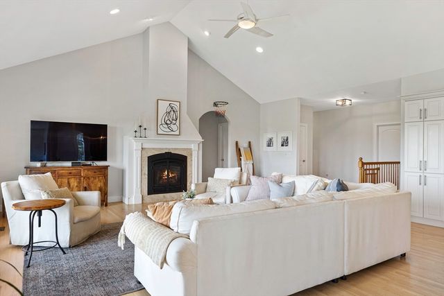 27 Spring Hill Rd, Belchertown, MA 01007