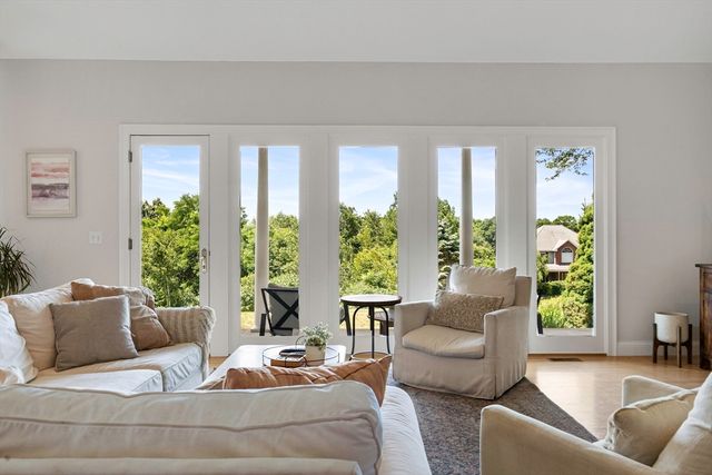 27 Spring Hill Rd, Belchertown, MA 01007