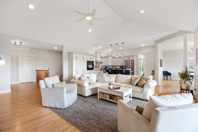27 Spring Hill Rd, Belchertown, MA 01007