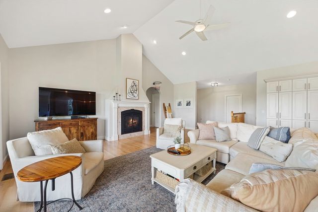 27 Spring Hill Rd, Belchertown, MA 01007