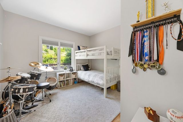 27 Spring Hill Rd, Belchertown, MA 01007