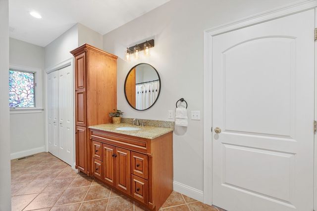 27 Spring Hill Rd, Belchertown, MA 01007