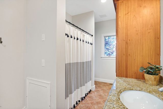 27 Spring Hill Rd, Belchertown, MA 01007