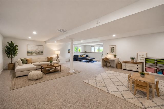 27 Spring Hill Rd, Belchertown, MA 01007