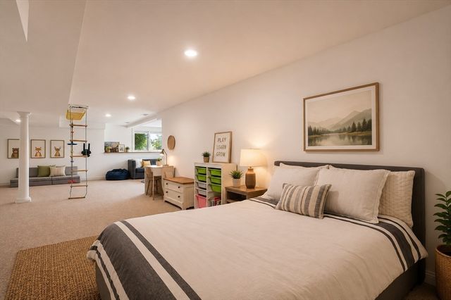 27 Spring Hill Rd, Belchertown, MA 01007
