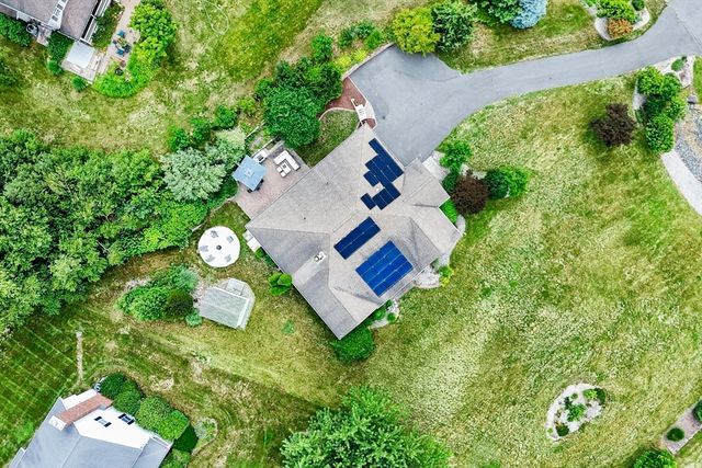 27 Spring Hill Rd, Belchertown, MA 01007