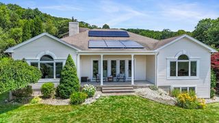 27 Spring Hill Rd, Belchertown, MA 01007