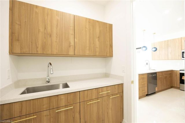 2827 SW 2nd LN, Cape Coral, FL 33991