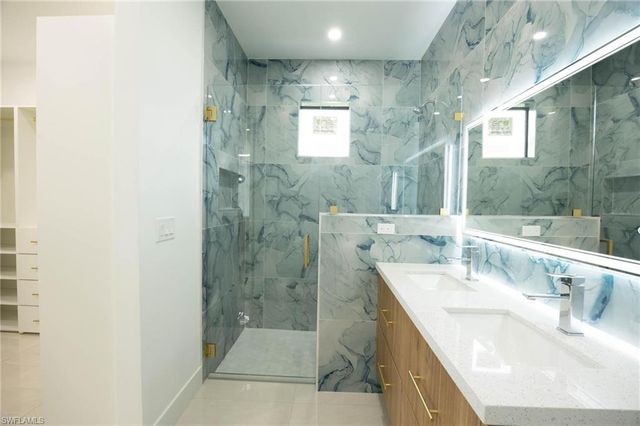 2827 SW 2nd LN, Cape Coral, FL 33991