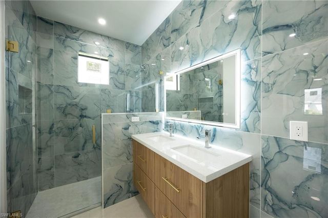 2827 SW 2nd LN, Cape Coral, FL 33991