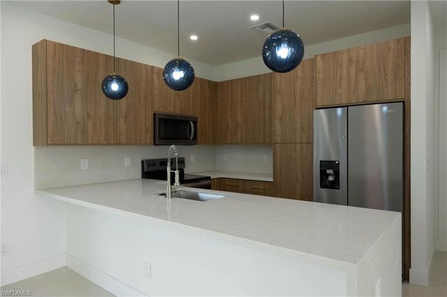 2827 SW 2nd LN, Cape Coral, FL 33991