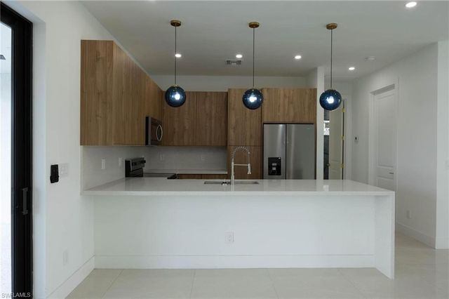 2827 SW 2nd LN, Cape Coral, FL 33991