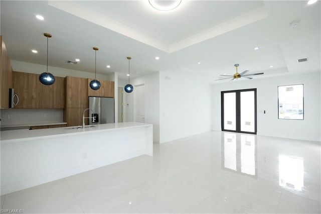 2827 SW 2nd LN, Cape Coral, FL 33991