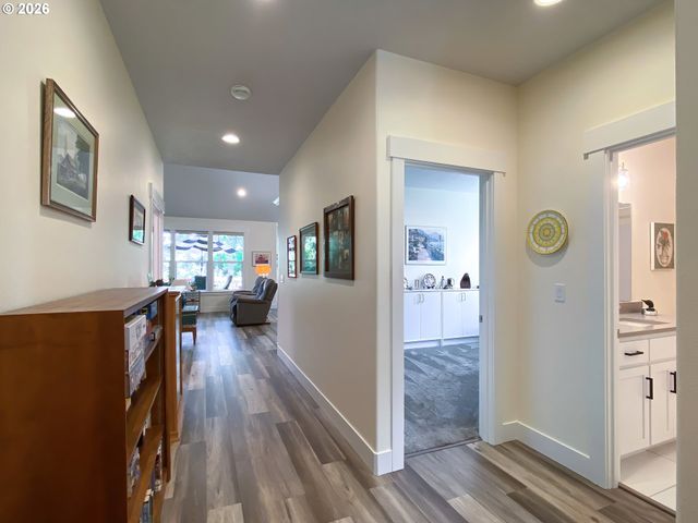 1943 GLEN CREEK Rd, Salem, OR 97304