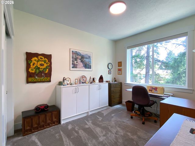 1943 GLEN CREEK Rd, Salem, OR 97304
