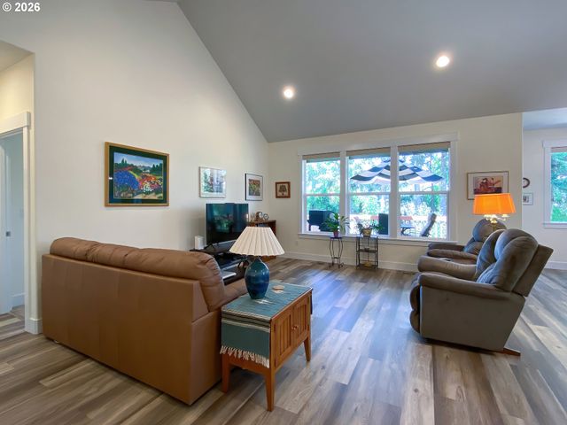 1943 GLEN CREEK Rd, Salem, OR 97304