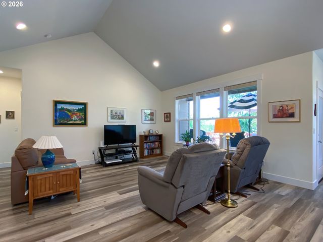 1943 GLEN CREEK Rd, Salem, OR 97304