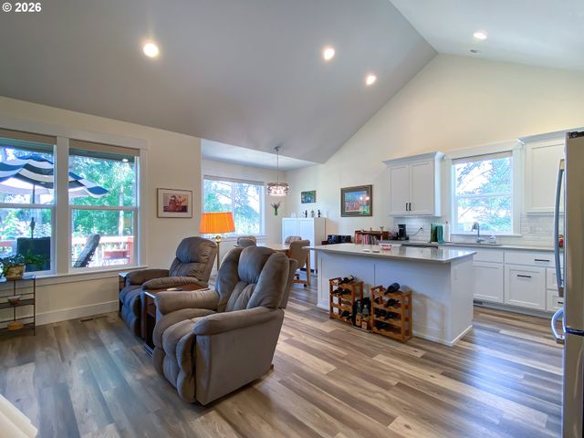 1943 GLEN CREEK Rd, Salem, OR 97304