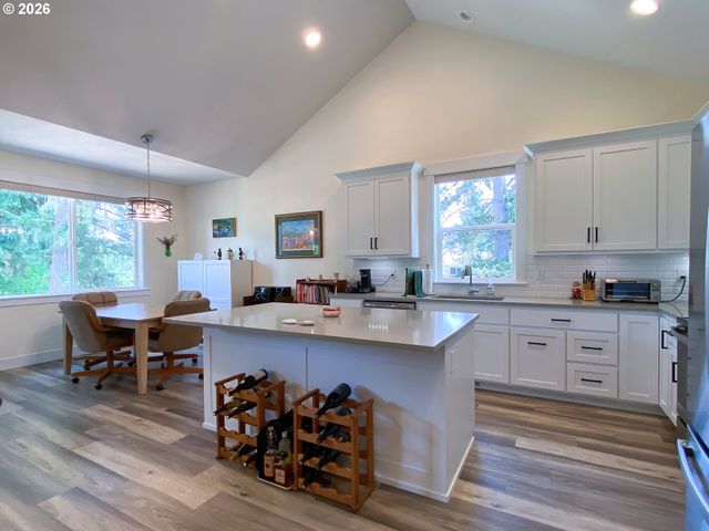 1943 GLEN CREEK Rd, Salem, OR 97304