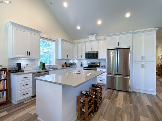 1943 GLEN CREEK Rd, Salem, OR 97304
