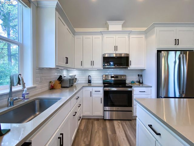 1943 GLEN CREEK Rd, Salem, OR 97304