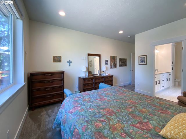 1943 GLEN CREEK Rd, Salem, OR 97304