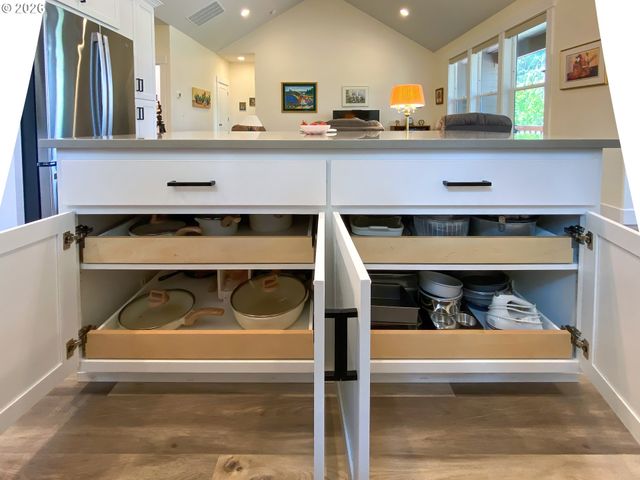 1943 GLEN CREEK Rd, Salem, OR 97304