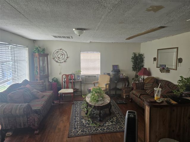 3513 Nomas Street, Dallas, TX 75212
