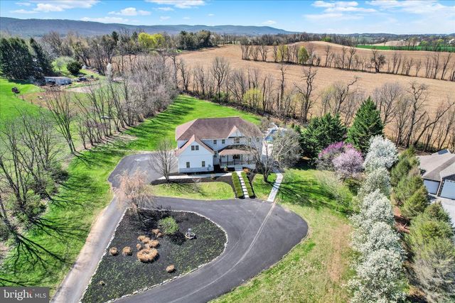 7 BEVERLY CT, Carlisle, PA 17015