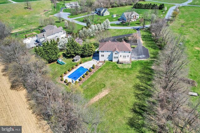 7 BEVERLY CT, Carlisle, PA 17015