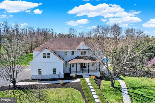 7 BEVERLY CT, Carlisle, PA 17015