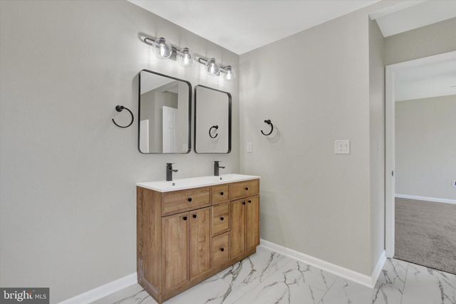 7 BEVERLY CT, Carlisle, PA 17015