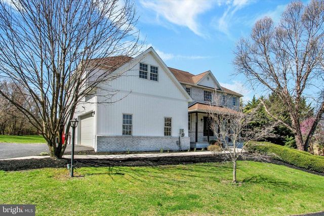 7 BEVERLY CT, Carlisle, PA 17015