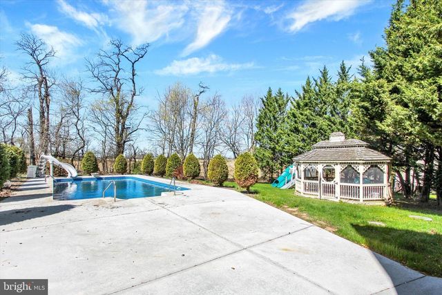 7 BEVERLY CT, Carlisle, PA 17015