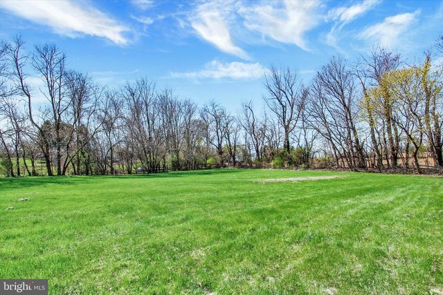 7 BEVERLY CT, Carlisle, PA 17015