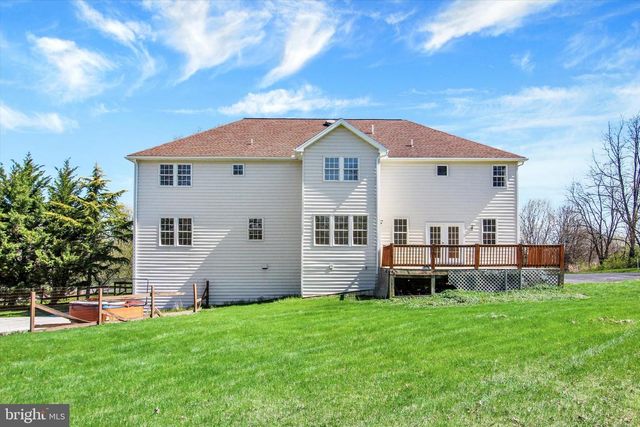 7 BEVERLY CT, Carlisle, PA 17015