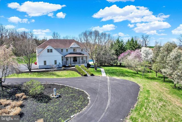 7 BEVERLY CT, Carlisle, PA 17015