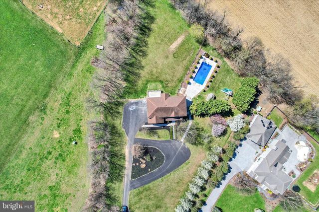 7 BEVERLY CT, Carlisle, PA 17015