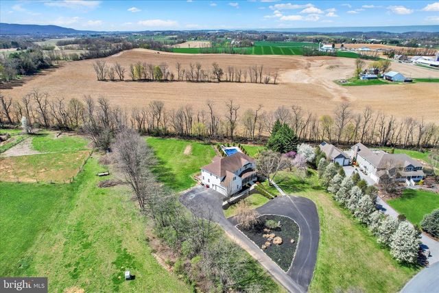 7 BEVERLY CT, Carlisle, PA 17015