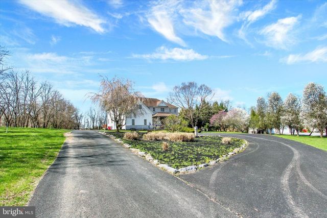 7 BEVERLY CT, Carlisle, PA 17015