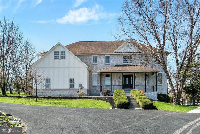 7 BEVERLY CT, Carlisle, PA 17015