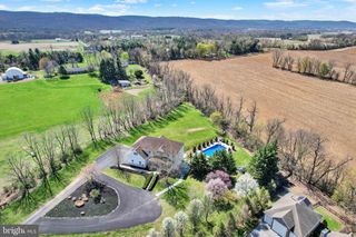 7 BEVERLY CT, Carlisle, PA 17015
