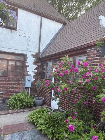1735 Lincolnshire Drive, Detroit, MI 48203