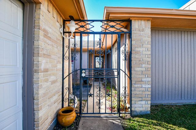 2115 Barrington, Sugar Land, TX 77478