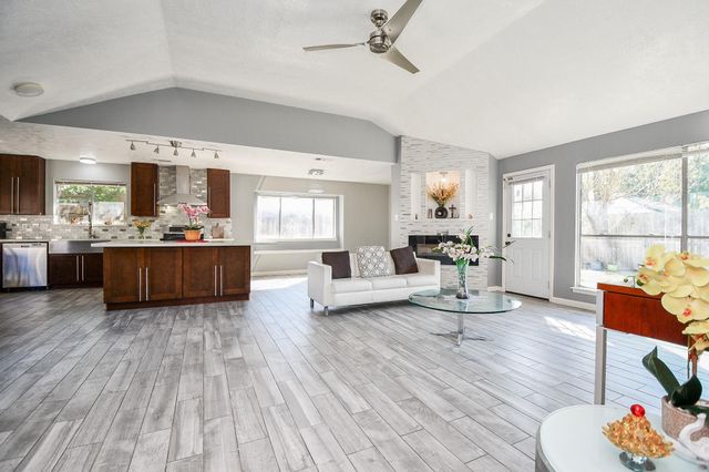 2115 Barrington, Sugar Land, TX 77478