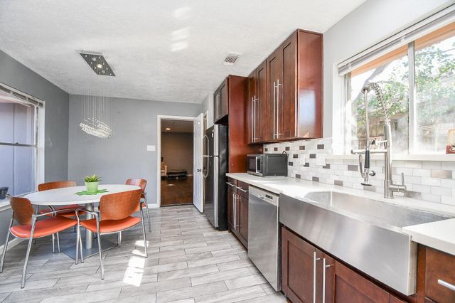 2115 Barrington, Sugar Land, TX 77478