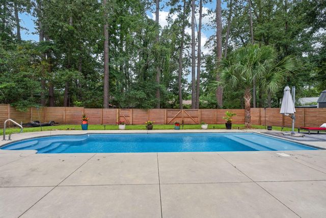 104 Runnymede Lane, Summerville, SC 29485