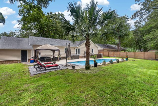 104 Runnymede Lane, Summerville, SC 29485
