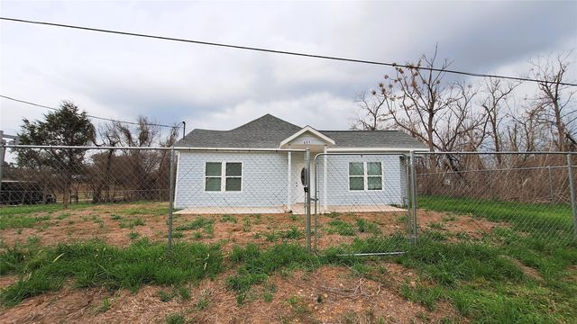 601 Armstrong, Snook, TX 77878
