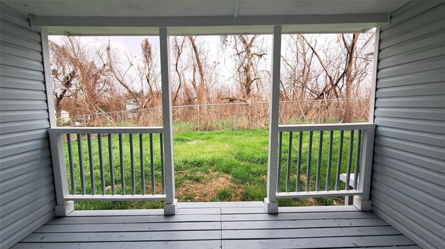 601 Armstrong, Snook, TX 77878